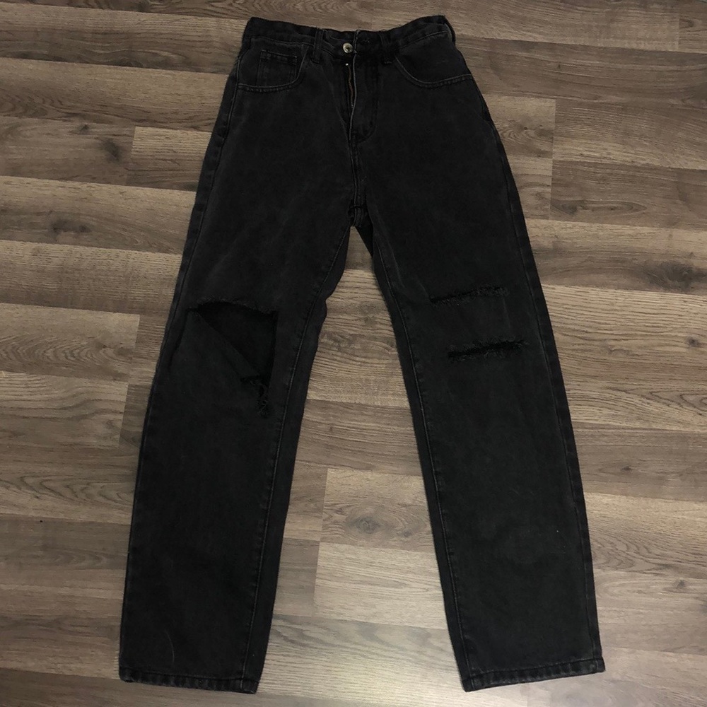 Mom jeans super cute & lightly worn.